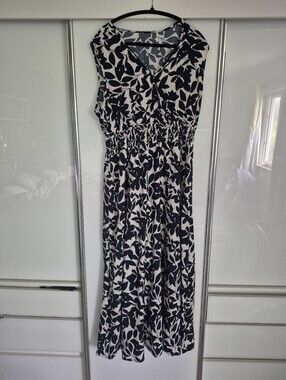 Sleeveless Black & White Leaf Print Maxi Dress